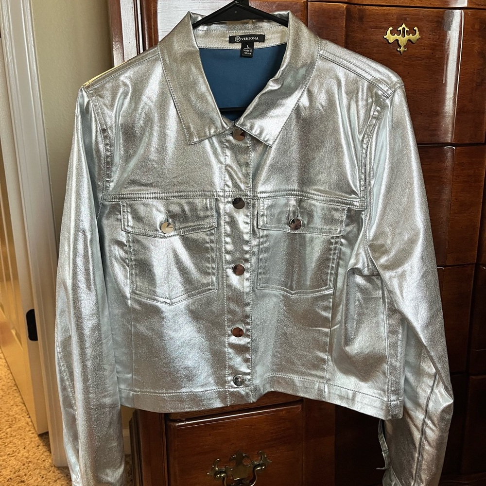 Cropped button front jacket with collar